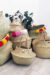 assortiment de paniers boules avec pompons